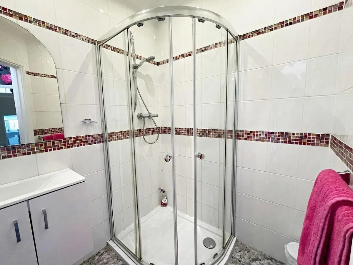 דירה ברייטון Dragonfly Cottage By Crown Gardens Holiday Homes בריטניה